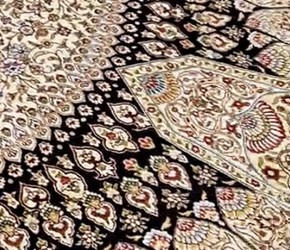 波斯地毯中的经典大奖章设计，搭配各式家居软装都不落伍。